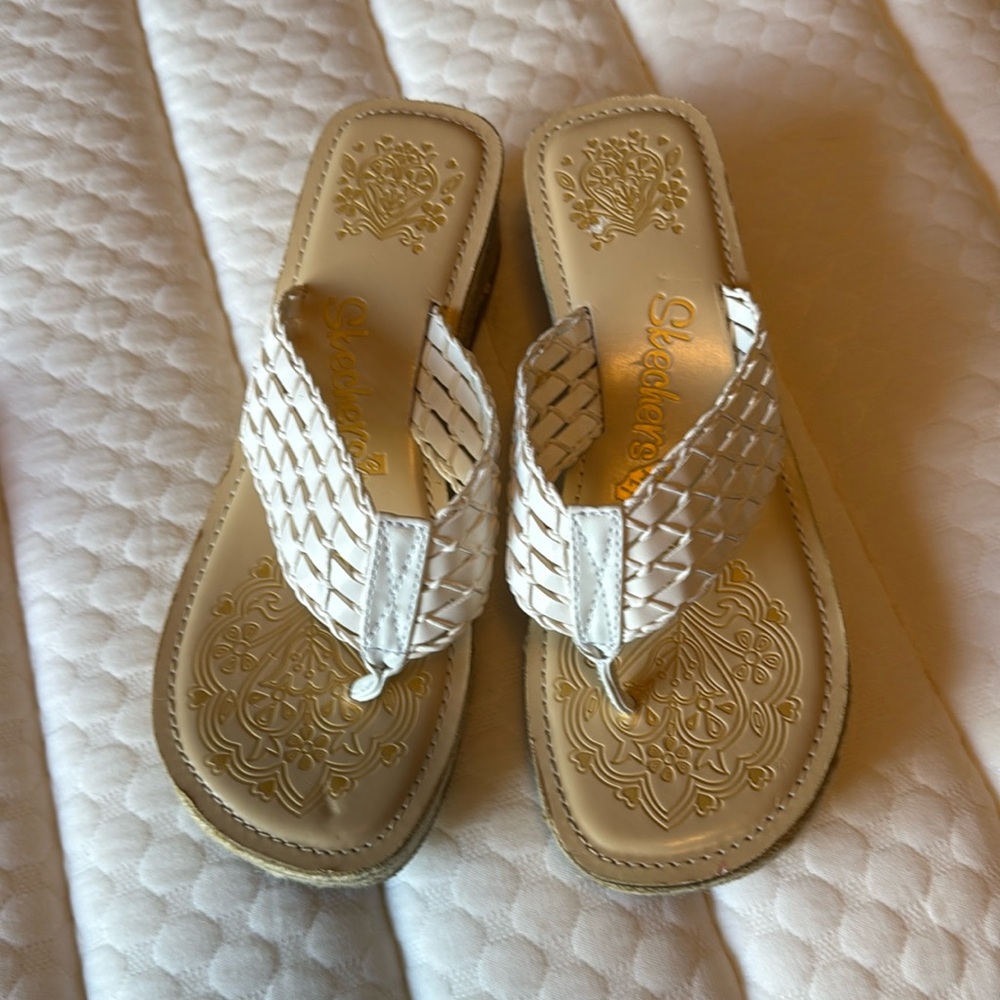 Skechers sz 9 Wedged 2” White Braided Sandals Burlap Heel NWOT